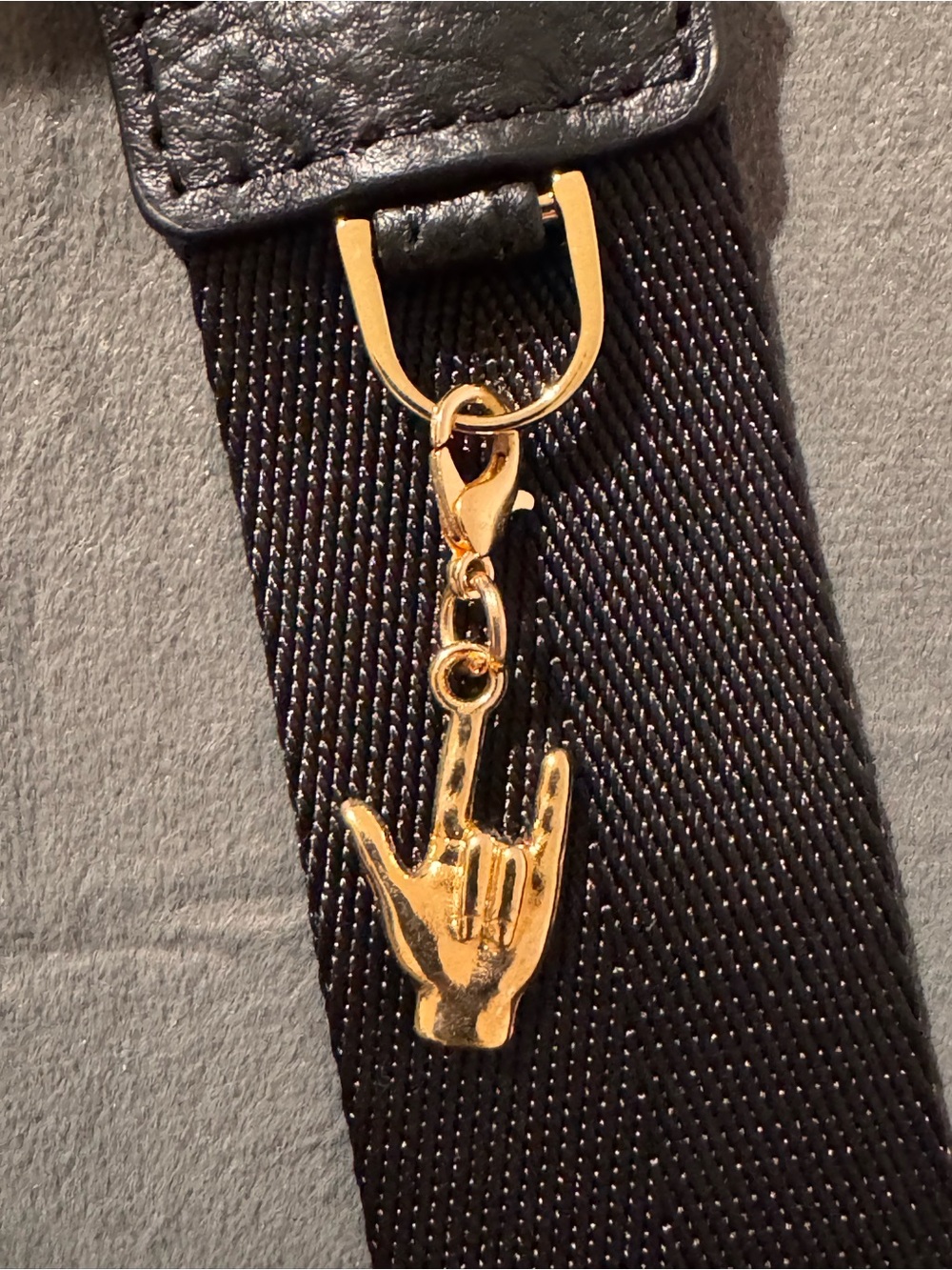 American Sign Language ILY 🤟🏻 I love you gold charm